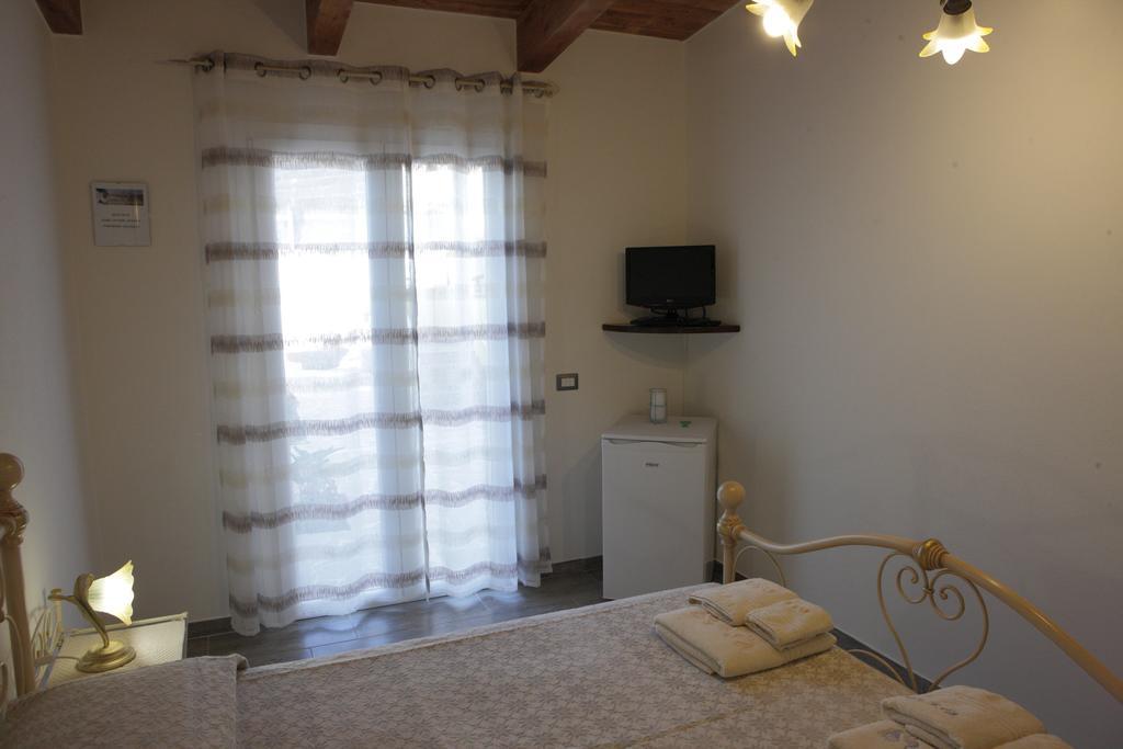 B&B Terre Del Sinis กาบราส ภายนอก รูปภาพ